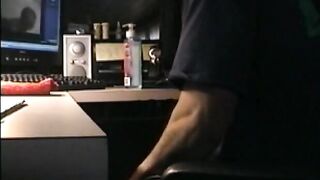 Zack spritzt auf seine Unterwäsche