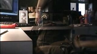 Zack spritzt auf seine Unterwäsche