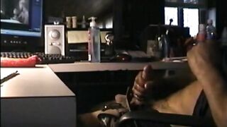 Zack spritzt auf seine Unterwäsche