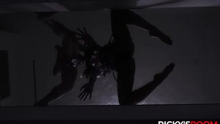 RICKYSROOM Legendärer Creampie mit Kira Noir