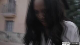 La femme d'un gars transformée en monstre araignée