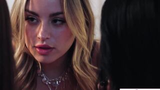 Lesbe verhilft Paar zum Orgasmus