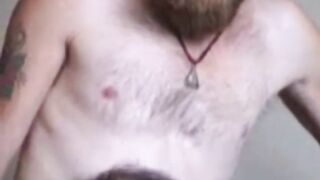 Sobrinho e tio chupam pau