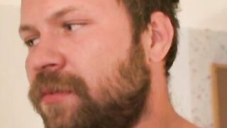 Ex detenuto si masturba