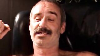 Tim no puede correrse