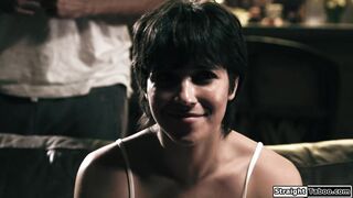 Alors tu es lesbienne mais tu n'as jamais eu de bite ?