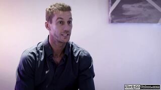 Pequeña adolescente asiática es follada por el mejor amigo de su padrastro