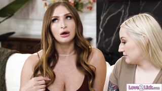 Latina lésbica transando com peitões motorista de uber com cinta