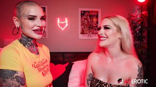 Scarlett Synn macht ihre allererste Mädchen-/Mädchenszene mit Titi Ramone