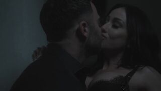 Ultimacy II Episódio 1. O Bar: Jennifer White