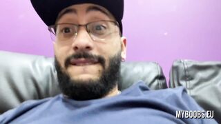 Cristal Jones, une nouvelle fille aux seins énormes, me fait une pipe incroyable