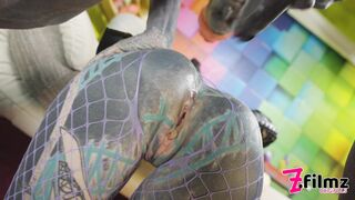 Anuskatzz está sendo recheado com o pau de Lily Lus e a cinta-caralho da Srta. Flora