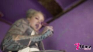 Anuskatzz will extreme Analeinführung zum Spritzen