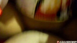 Bellezza giapponese che scopa