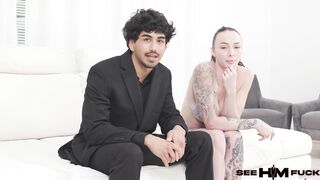 Guarda un latino diciannovenne non circonciso che scopa