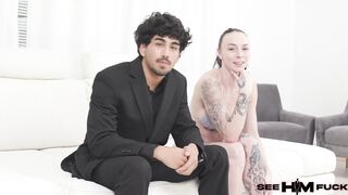 Guarda un latino diciannovenne non circonciso che scopa