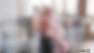 Adorable pelirroja monta a su novio