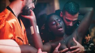 A deslumbrante orgia alucinante de 5 galos de Bebe e Muriel