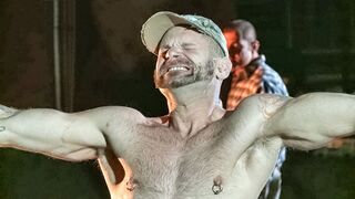 Muskelbepackt und mit der Peitsche ausgepeitscht - Teil 6 - Tober Brandt, Nick Moretti und Tyler Saint