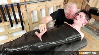 Teenager-Student bekommt eine Lektion – Teil 3 – Tyga & Sebastian Kane