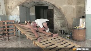 Die intensive Edging des blonden Jungen Ricky - Teil 2 - Ricky Vilela & Sebastian Kane