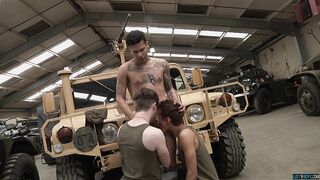 Avec Mickey aux commandes, vous savez que ça va être bien - Leo Rain, Colby Parker et Mickey Taylor