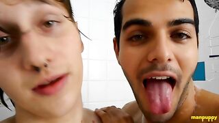 Perversione di una coppia gigante sotto la doccia - Sebastian Cums & Elis Ataxxx