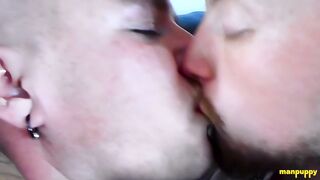 Beijo gay quente com Leo e JC - JC Dickerson e Leo Blue