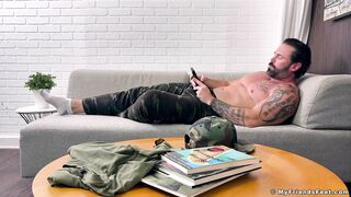 Les pieds fatigués de Joey - Joey