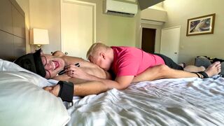 TKLFest '24: Kwisatz nach dem Orgasmus in Vegas gekitzelt - Kwisatz & Matt