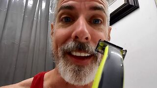 Ensinando você a se barbear - DADDY GIANT 8 - Richard Lennox