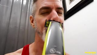 Ti insegno a raderti - DADDY GIANT 8 - Richard Lennox