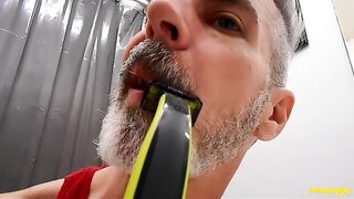 Ti insegno a raderti - DADDY GIANT 8 - Richard Lennox