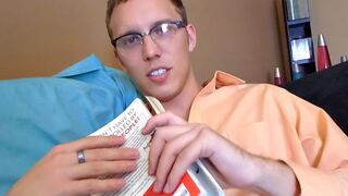 Nerd gigante tentando te ignorar - Travis Smith