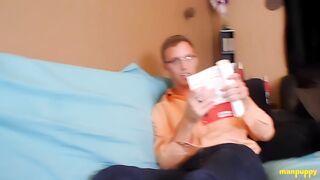 Nerd gigante tentando te ignorar - Travis Smith