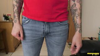 Aplati par un colocataire géant - Johnny Mercy