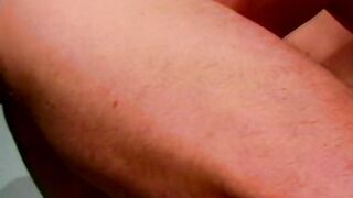 Bunda mascarada fodida por dois garanhões - Richard Reyz, Leo Masters e Nicoli