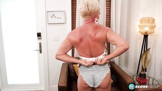 Conheça Jean Lo, nossa mais nova e sexy sexagenária