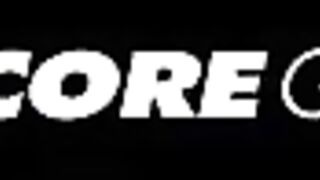 Victoria Vale, peituda, e a máquina de foder