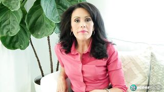 Em sua primeira cena XXX, Gypsy Vixen fode um pau grande e jovem