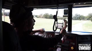 La vie simple et gaie, épisode 1 : Le défi de la conduite d'un gros camion - NakedSword Originals