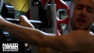 Scène d'entraînement 3 : développé couché ultime - NakedSword Originals
