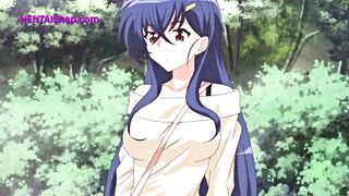 Suas lágrimas se transformam em gemidos enquanto ela se rende ao amor e à luxúria