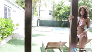 Ein heißer Tag für Lexi Slades Bikini-Spiel