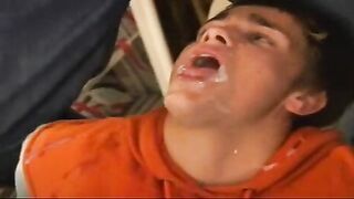 Schwanzlutschender, pissender Rausch