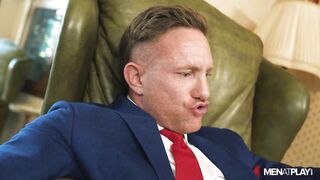 Cravate rouge tachée