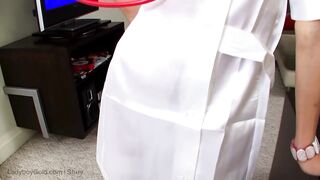 Shuy: Cosplay de rosto fresco acariciando