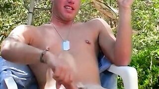 Navy-Junge Adam raucht und kommt - Adam Michael