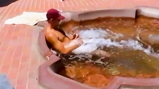 Dane Stone se masturba na jacuzzi - Dane Stone