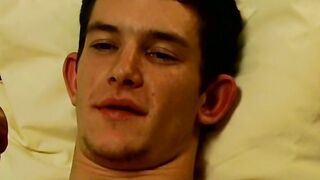 Shawn Young mostra le sue palle pelose - Shawn Young